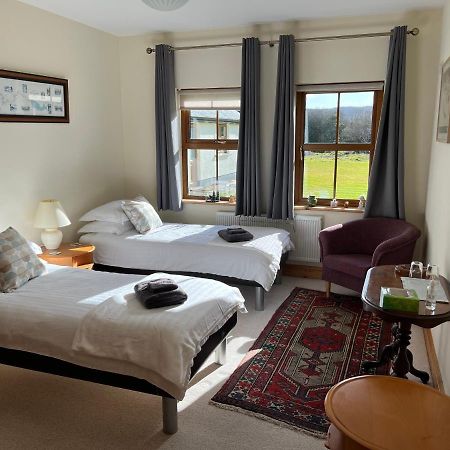 Riverbend Lodge B & B Оугтерард Екстериор снимка