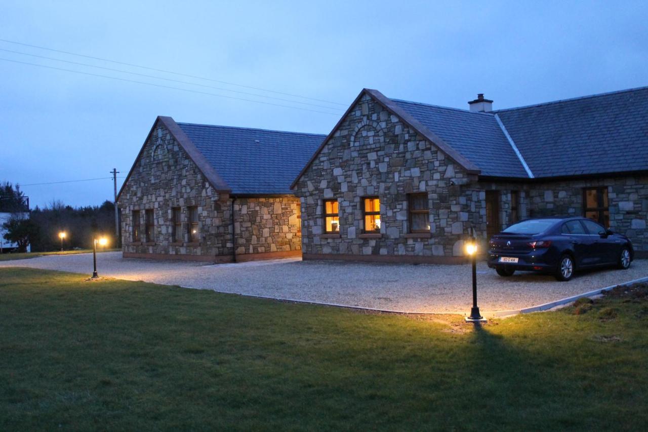 Riverbend Lodge B & B Оугтерард Екстериор снимка