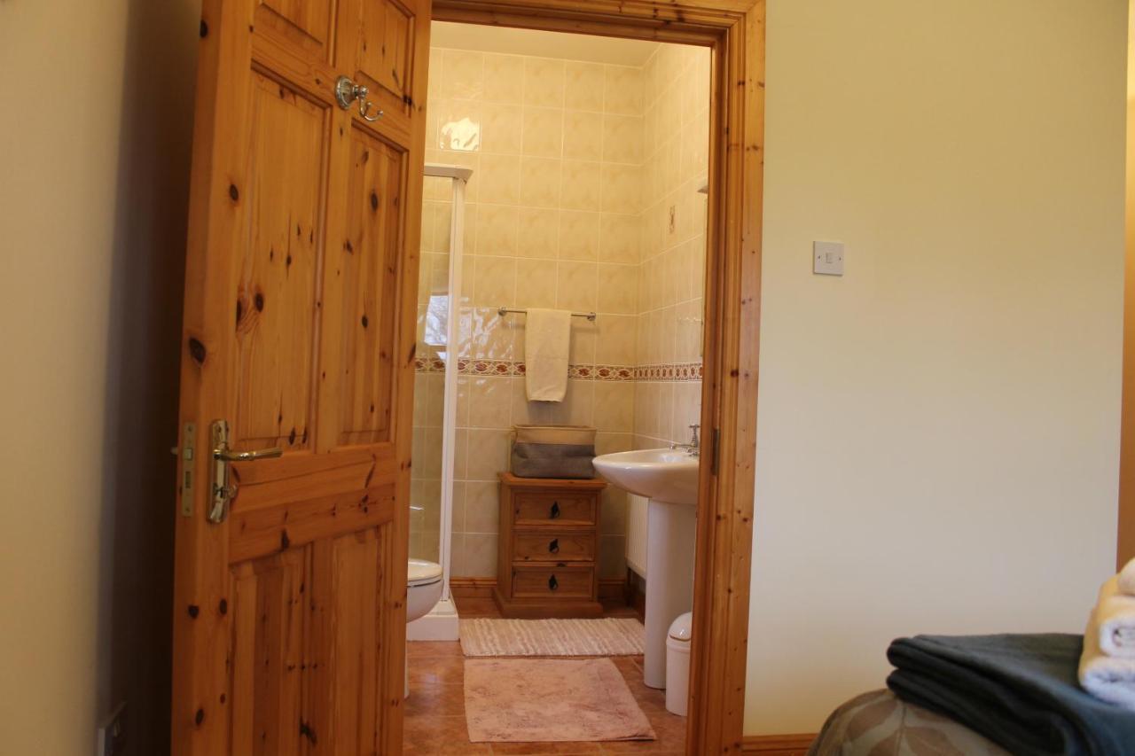 Riverbend Lodge B & B Оугтерард Екстериор снимка