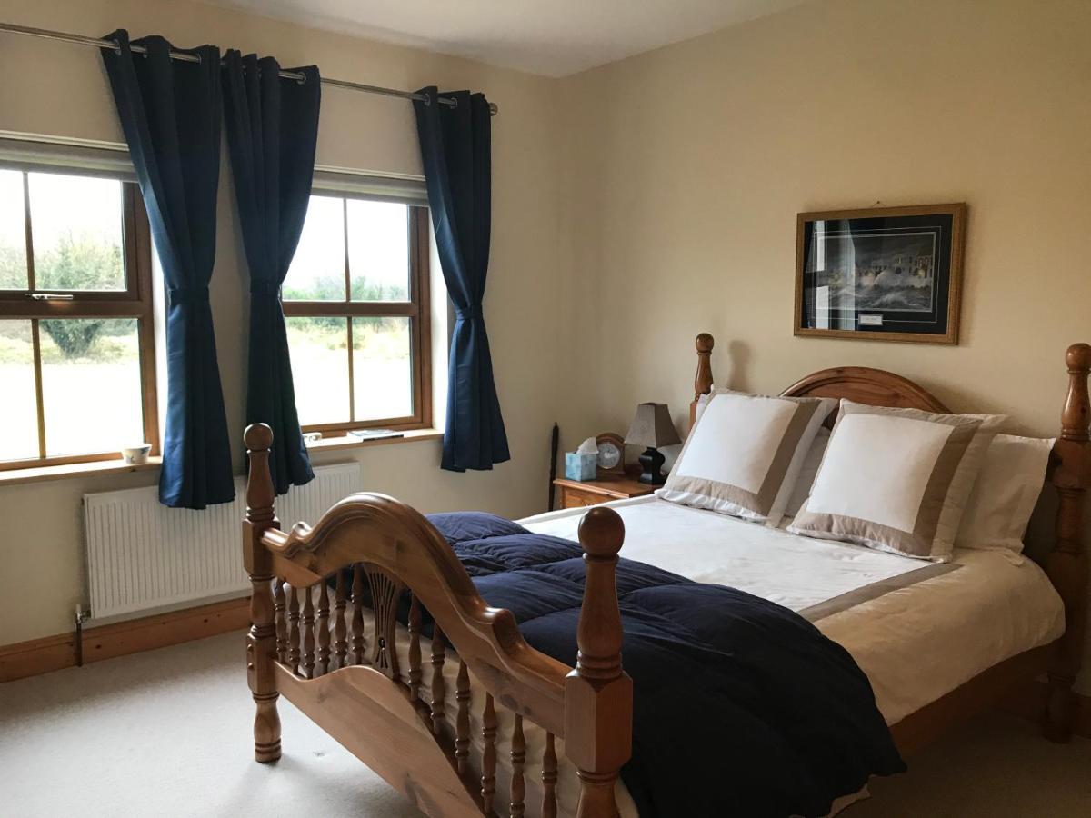 Riverbend Lodge B & B Оугтерард Екстериор снимка