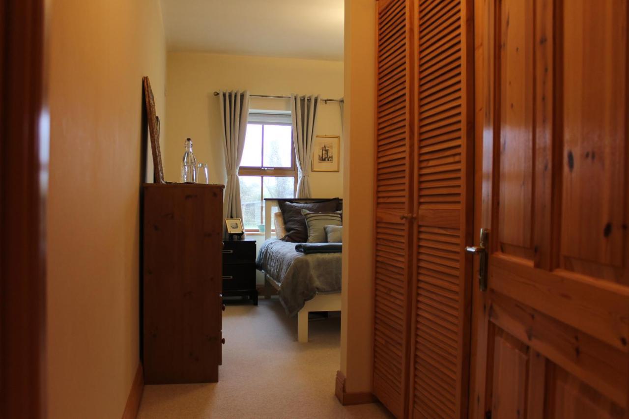 Riverbend Lodge B & B Оугтерард Екстериор снимка