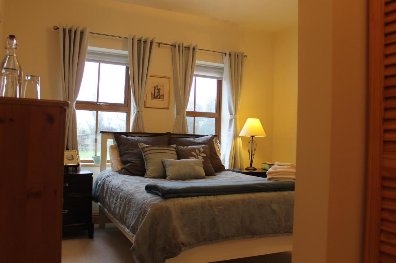 Riverbend Lodge B & B Оугтерард Екстериор снимка