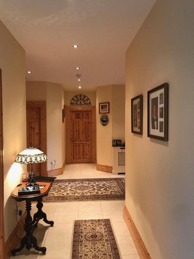 Riverbend Lodge B & B Оугтерард Екстериор снимка